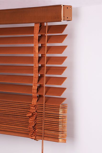 wood blinds for indoors operate perfectly.